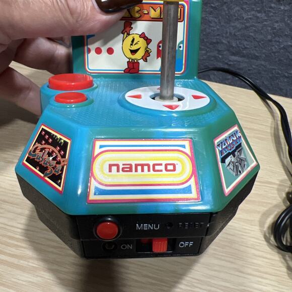 Vintage Namco 1982 Ms Pac-Man 5-in-1 TV Plug in Play Games Joystick Jakks - Picture 6 of 10